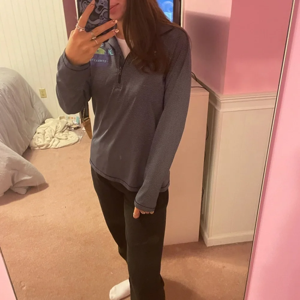 World Cup Gymnastics Under Armour quarterzip - Picture 3 of 3
